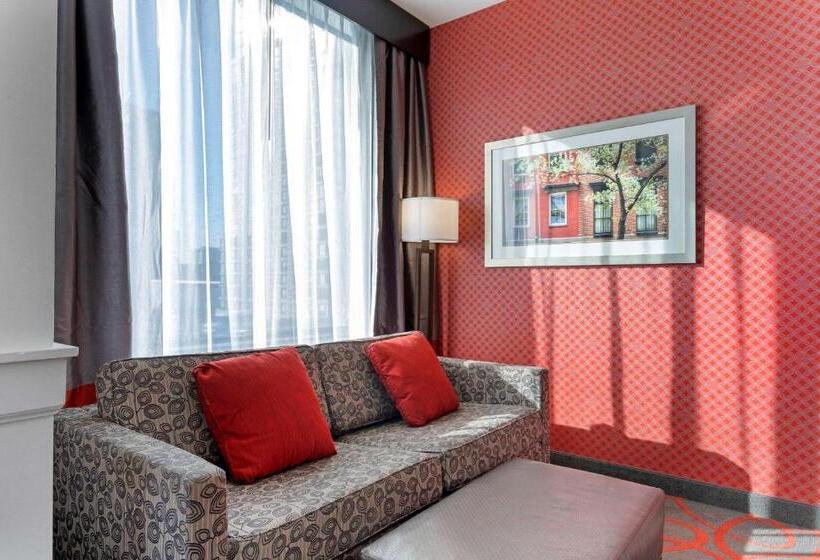 带大床的套房, Comfort Inn & Suites Near Stadium