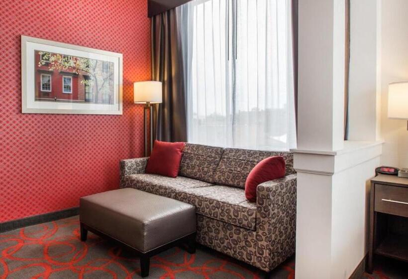 스위트 킹사이즈 침대, Comfort Inn & Suites Near Stadium