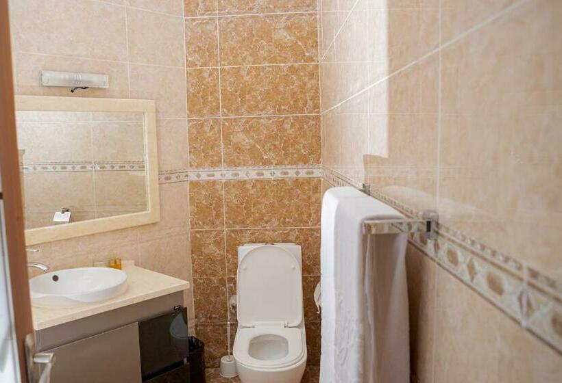 اتاق لوکس, Hibiscus Louis