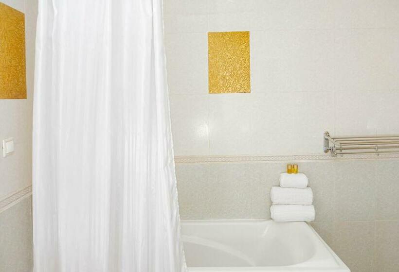 سوییت جونیور, Hibiscus Louis