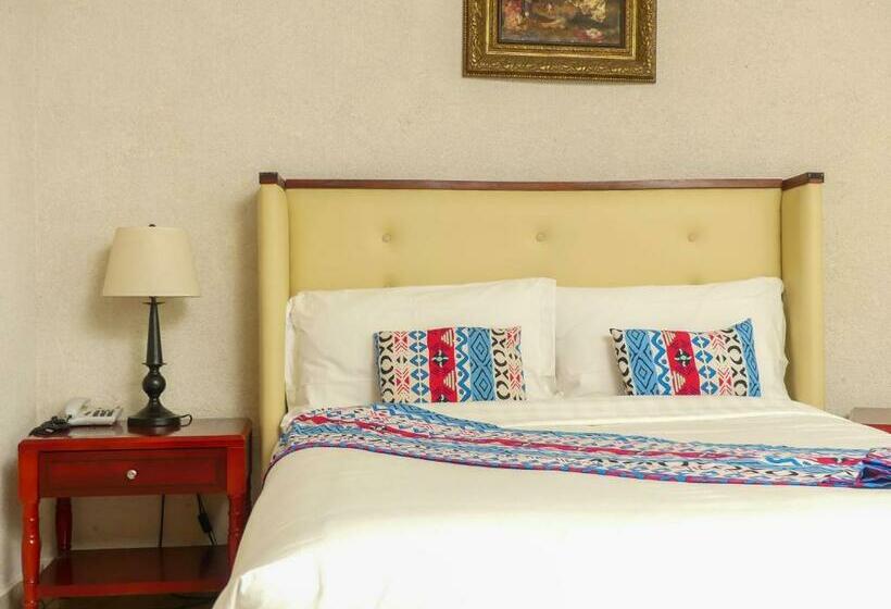 سوییت جونیور, Hibiscus Louis