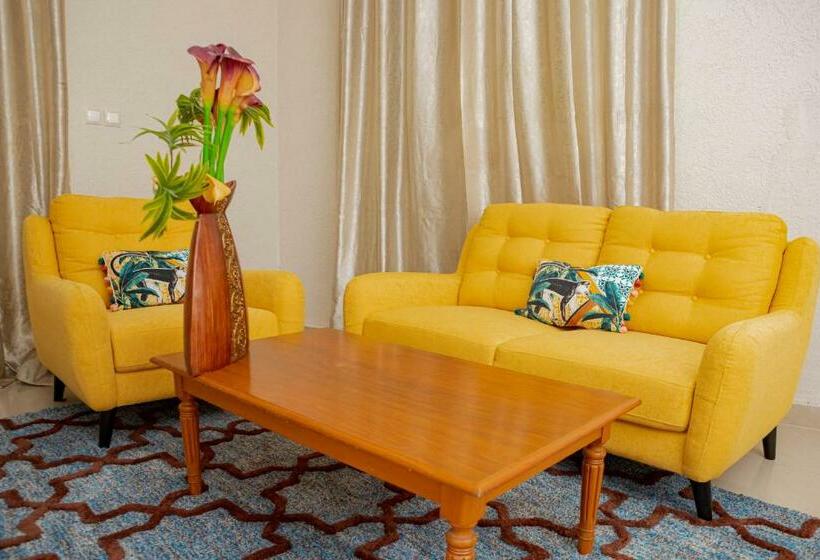 سوییت جونیور, Hibiscus Louis