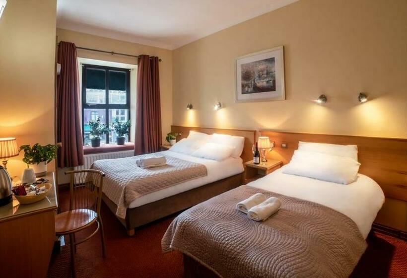 标准三人间, Holiday