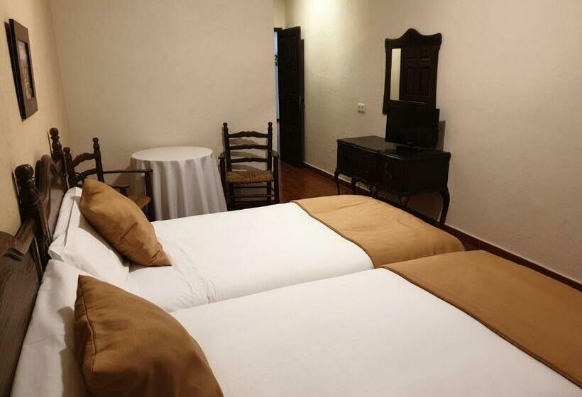 Семейный Номер Классика, Hospedium Hotel Val De Pinares