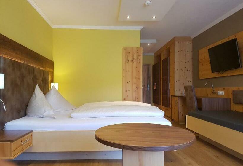 标准三人间, Lärchenhof