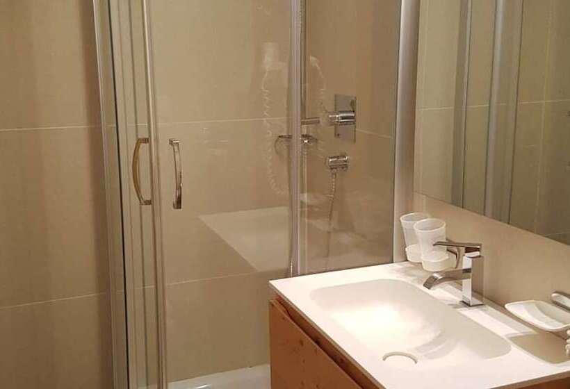 غرفة قياسية فردية, Lärchenhof