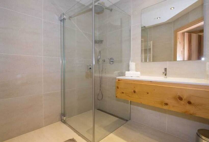 شقة غرفة واحدة, Lärchenhof