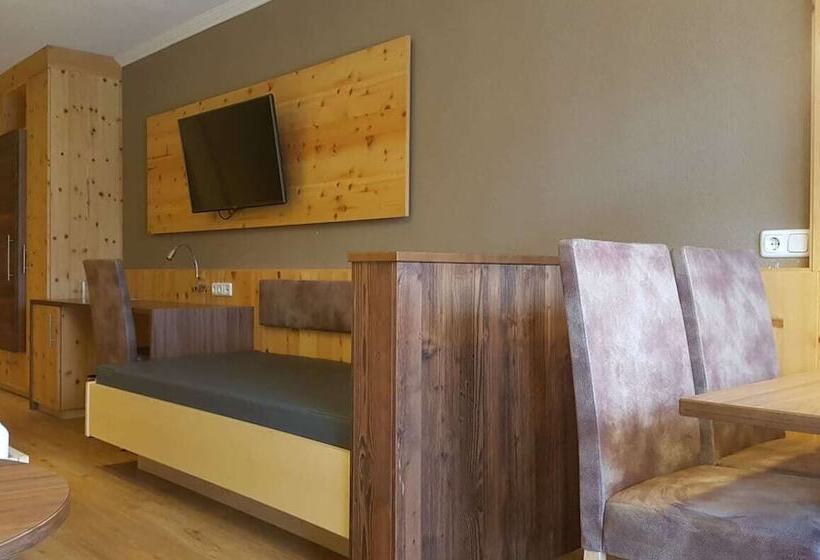 标准三人间, Lärchenhof