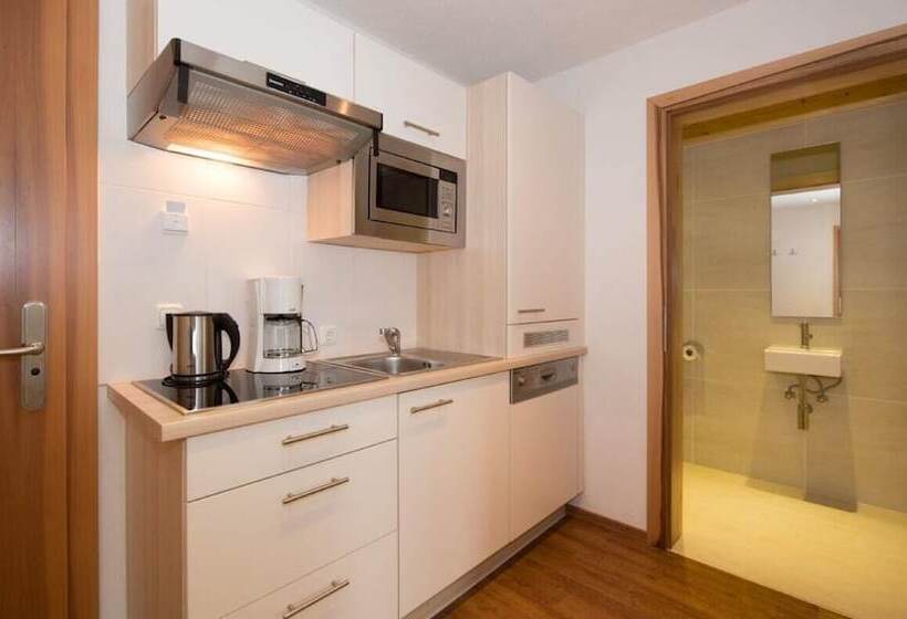 家庭间, Lärchenhof