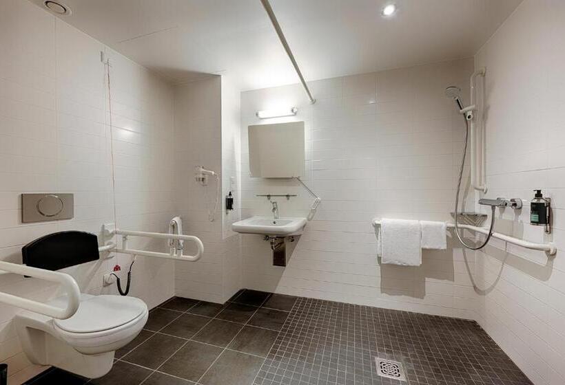 Номер Стандарт Адаптированный для Инвалидов, Premier Inn Hannover City University