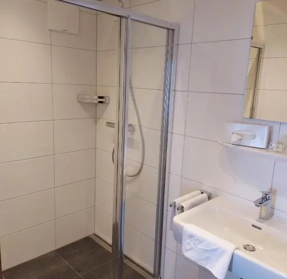 Standard Kolmen Hengen Huone, Landgasthof Stranachwirt