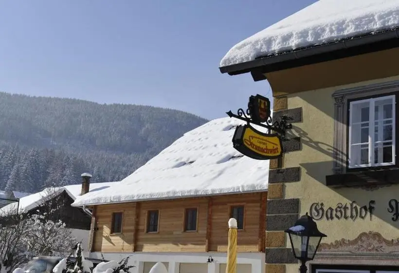 Standard Kolmen Hengen Huone, Landgasthof Stranachwirt