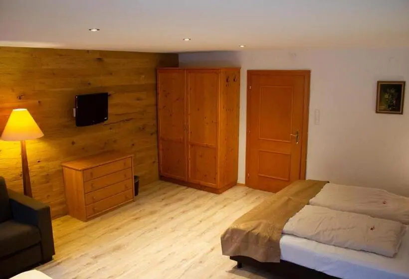 Standard Neljän Hengen Huone, Landgasthof Stranachwirt