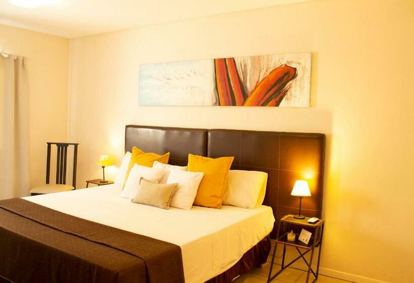 شقة غرفة واحدة, Uvas Apart