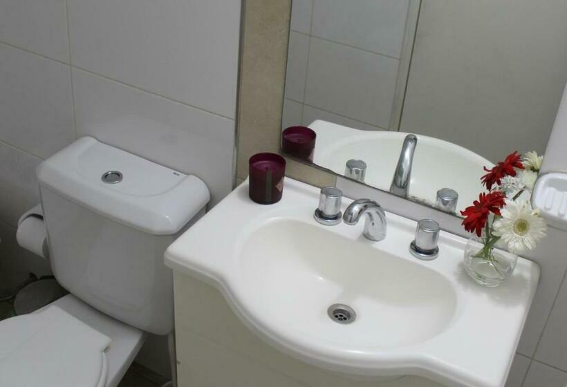 شقة غرفة واحدة, Uvas Apart