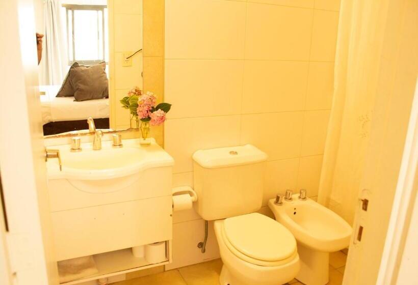 شقة غرفة واحدة, Uvas Apart