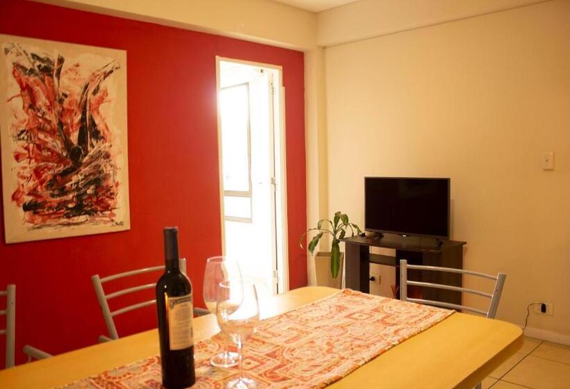 شقة غرفتين, Uvas Apart