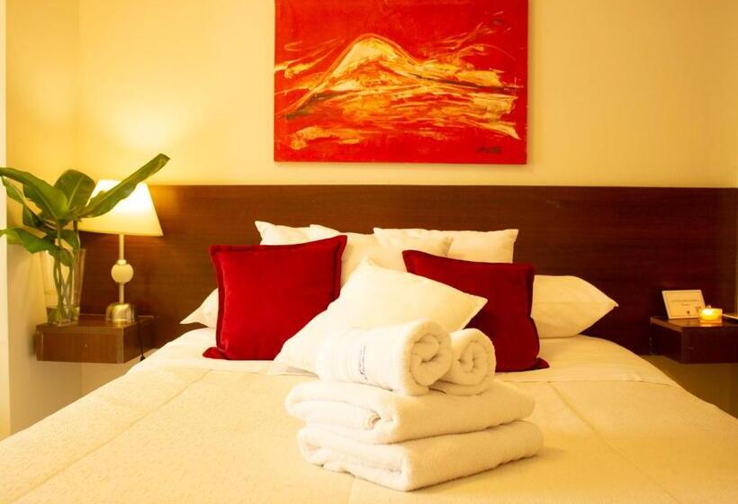 شقة غرفة واحدة, Uvas Apart