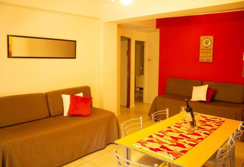 شقة غرفة واحدة, Uvas Apart