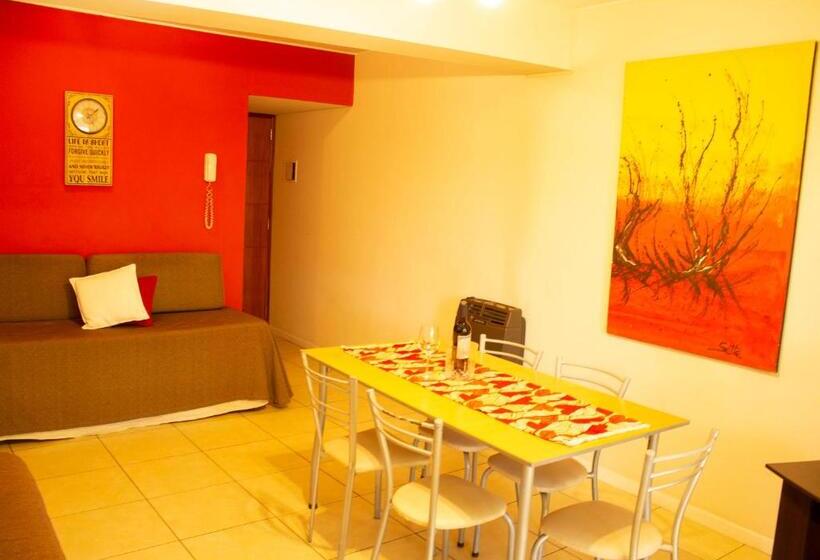 شقة غرفة واحدة, Uvas Apart