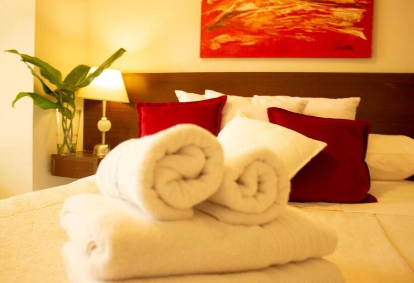 شقة غرفة واحدة, Uvas Apart