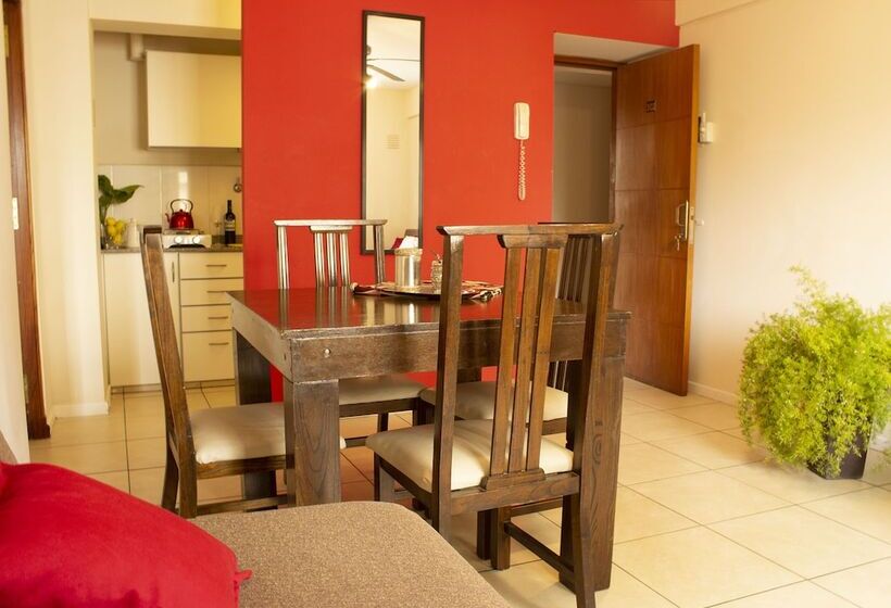 شقة غرفة واحدة, Uvas Apart