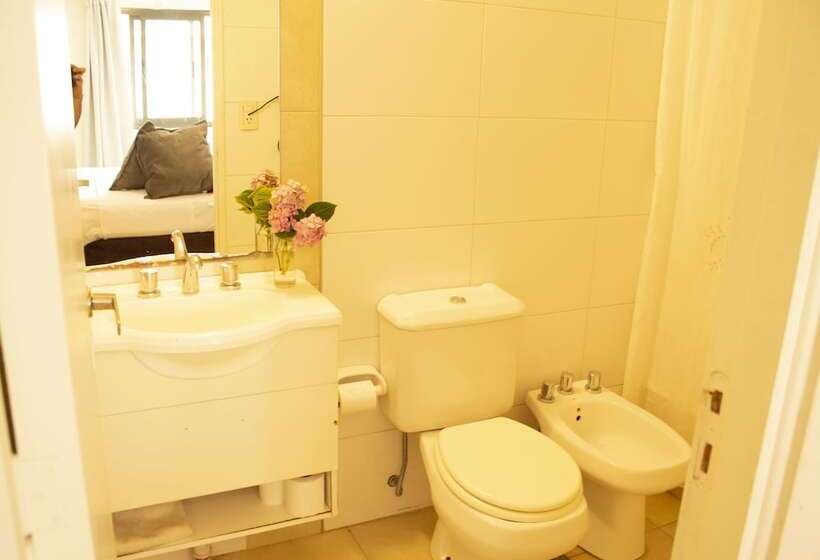 شقة غرفة واحدة, Uvas Apart