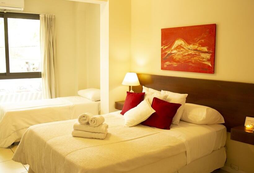 شقة غرفة واحدة, Uvas Apart