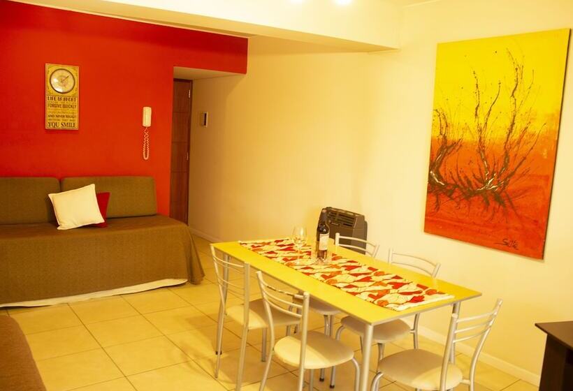 شقة غرفة واحدة, Uvas Apart