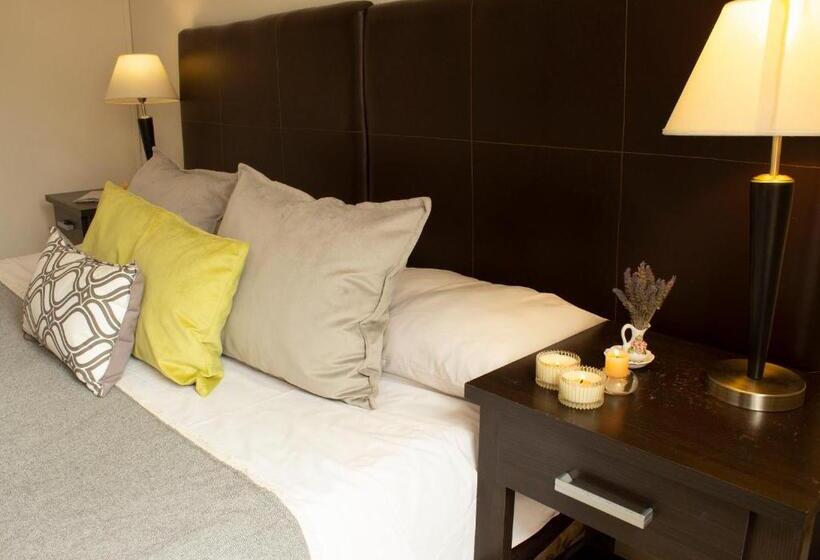 شقة غرفتين, Uvas Apart