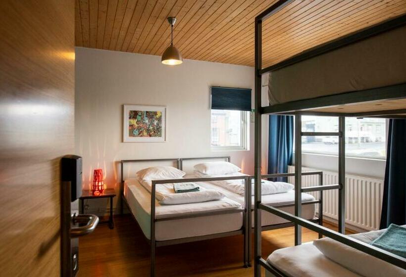 Familienzimmer Geteiltes Bad, Sjávarborg