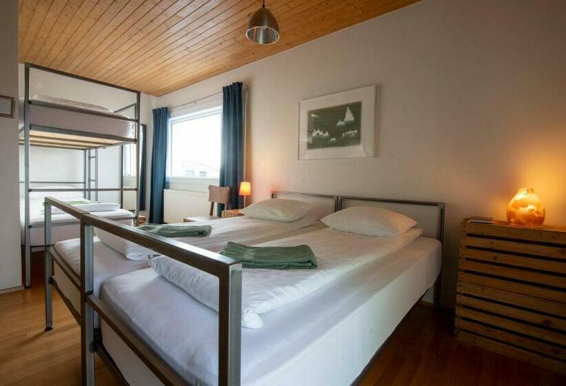 Familienzimmer Geteiltes Bad, Sjávarborg