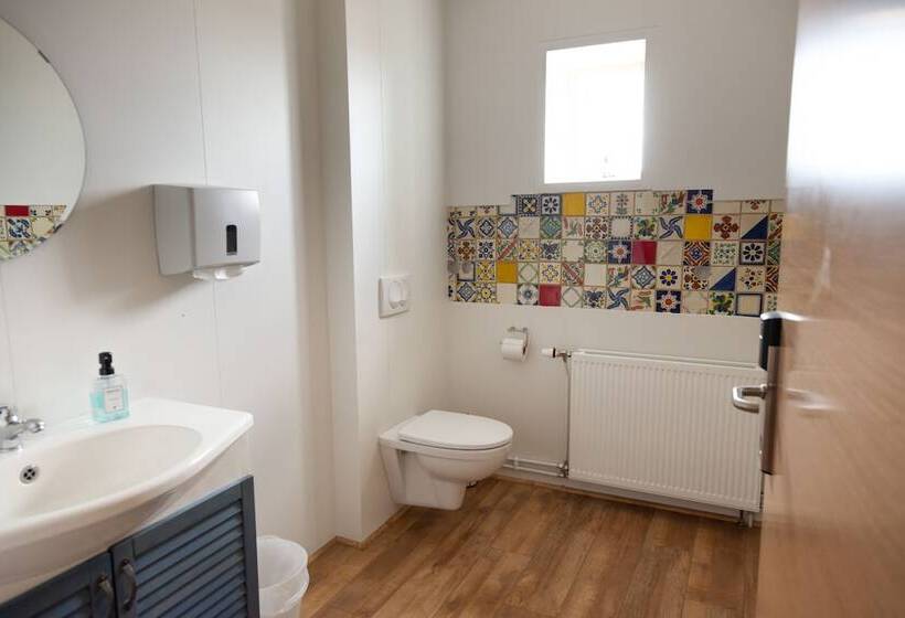 Familienzimmer Geteiltes Bad, Sjávarborg