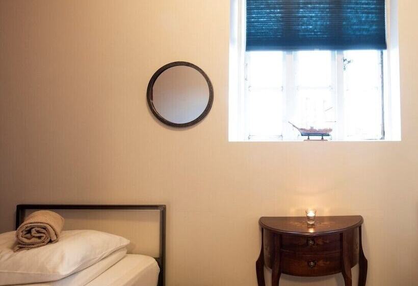 Standard Einzelzimmer Geteiltes Bad, Sjávarborg