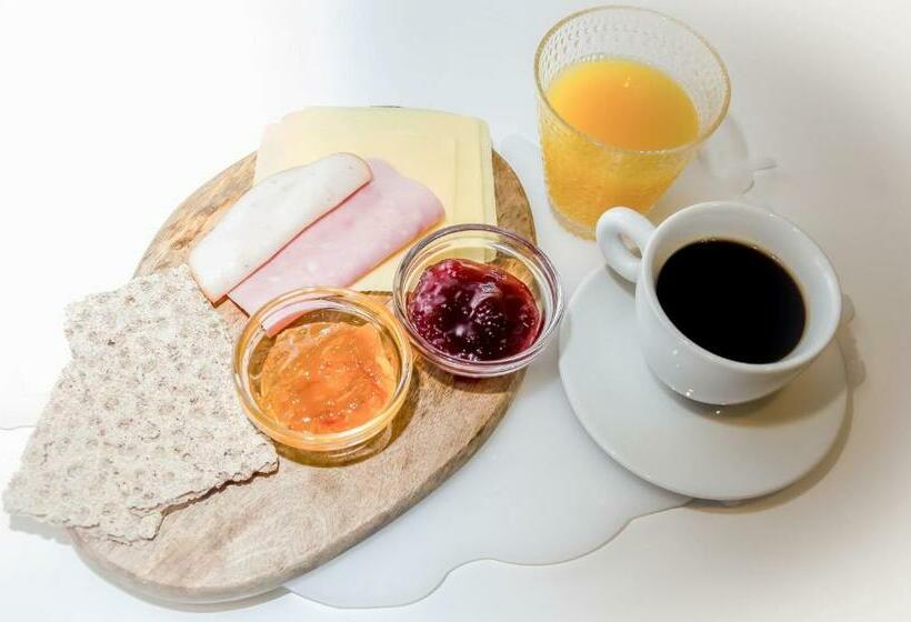 اتاق استاندارد یک تخته با سرویس بهداشتی مشترک, B&b Guesthouse   Bed And Breakfast Keflavik Centre