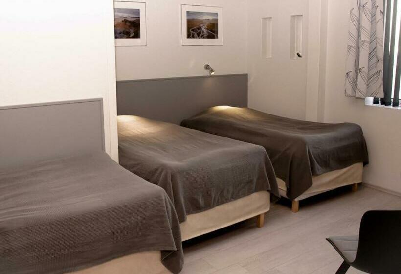 اتاق استاندارد سه تخته با سرویس بهداشتی مشترک, B&b Guesthouse   Bed And Breakfast Keflavik Centre