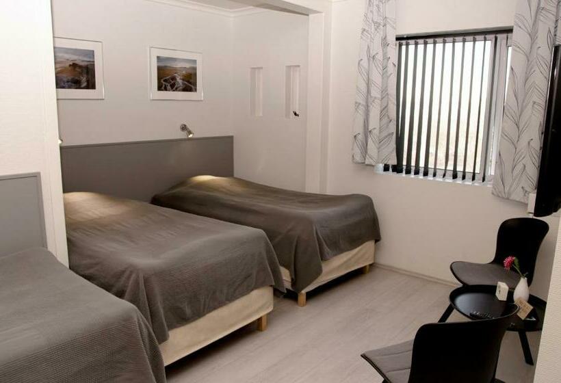 اتاق استاندارد سه تخته با سرویس بهداشتی مشترک, B&b Guesthouse   Bed And Breakfast Keflavik Centre