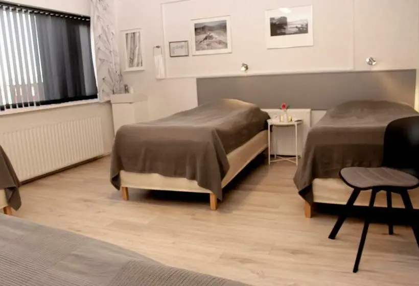 اتاق استاندارد سه تخته با سرویس بهداشتی مشترک, B&b Guesthouse   Bed And Breakfast Keflavik Centre