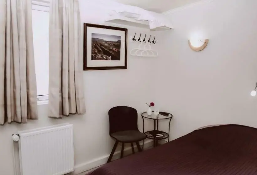 اتاق استاندارد یک تخته با سرویس بهداشتی مشترک, B&b Guesthouse   Bed And Breakfast Keflavik Centre