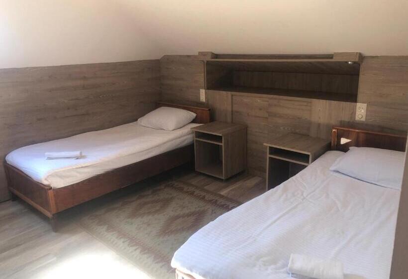 Номер Стандарт, Chez Yvette