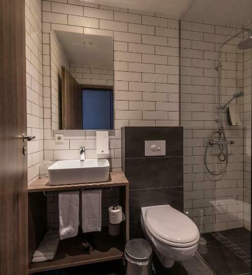 اتاق استاندارد, Milk Factory