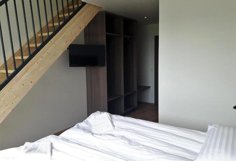 اتاق خانوادگی, Milk Factory