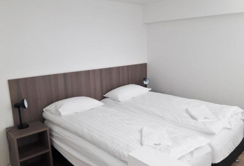 اتاق خانوادگی, Milk Factory