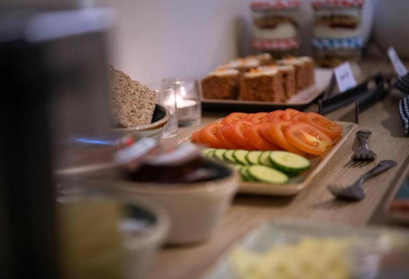 اتاق خانوادگی, Milk Factory