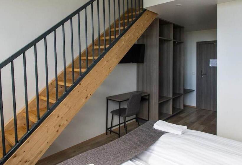 اتاق خانوادگی, Milk Factory