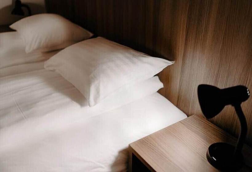 اتاق خانوادگی, Milk Factory