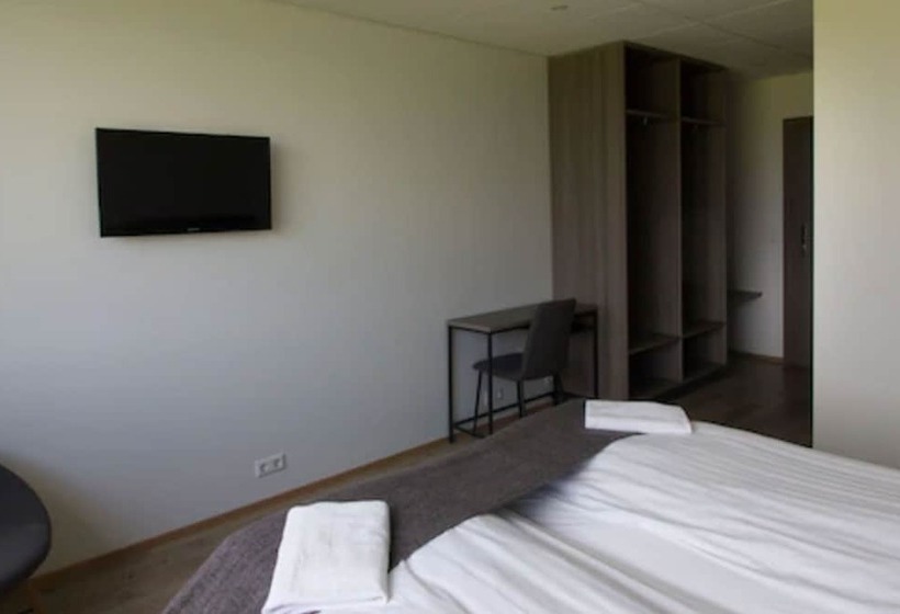 اتاق خانوادگی, Milk Factory