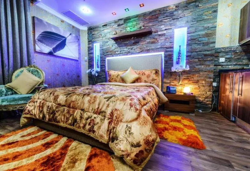 استودیوی لوکس, Bravo Royal Hotel Suites