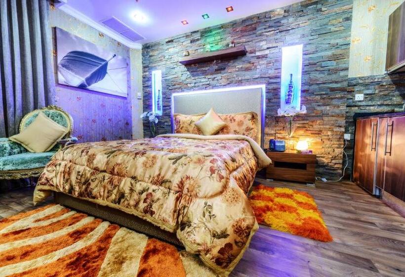 استودیوی لوکس, Bravo Royal Hotel Suites