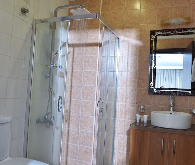 استودیوی لوکس, Bravo Royal Hotel Suites